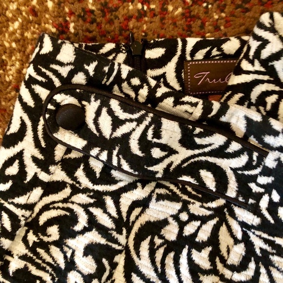 Trulli Petite damask black/white skirt  Modern Classic Business Casual - Picture 3 of 6